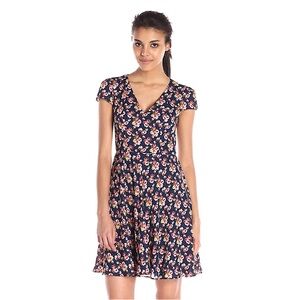 LAST CHANCE🚨 Betsey Johnson Womens Floral Print Cap Sleeve Fit &Fl Flare Dress